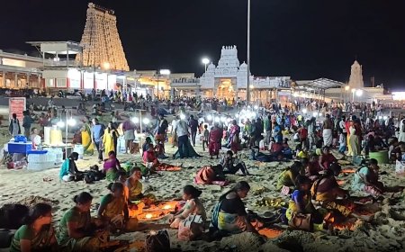 तमिलनाडु: तिरुचेंदूर सुब्रमण्य स्वामी मंदिर में उमड़ी श्रद्धालुओं की भीड़, समुद्र तट पर जलाए दीपक