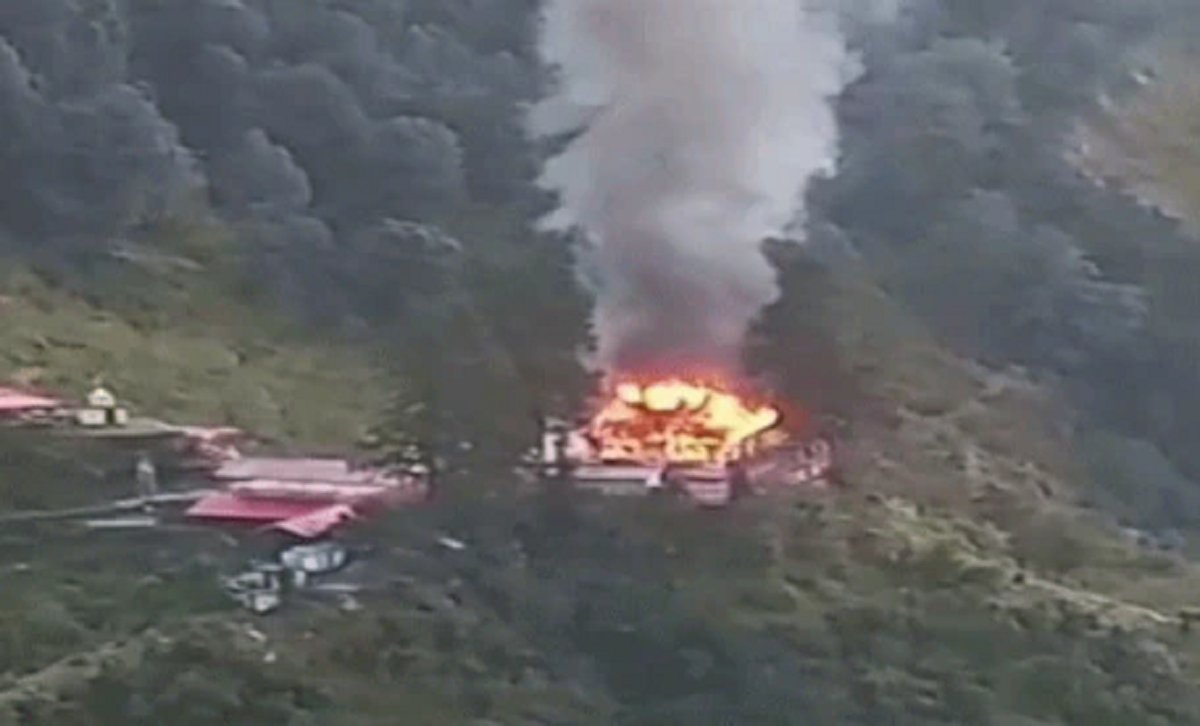 Bhagwati temple Fire: उत्तराखंड के बागेश्वर में आदि बद्री मां भगवती मंदिर में लगी भीषण आग, मंदिर में बना पंडाल भी जलकर खाक