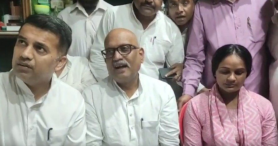 गोरखपुर में जलभराव से हाहाकार, कांग्रेस अध्यक्ष अजय राय ने यूपी सरकार पर साधा निशाना 