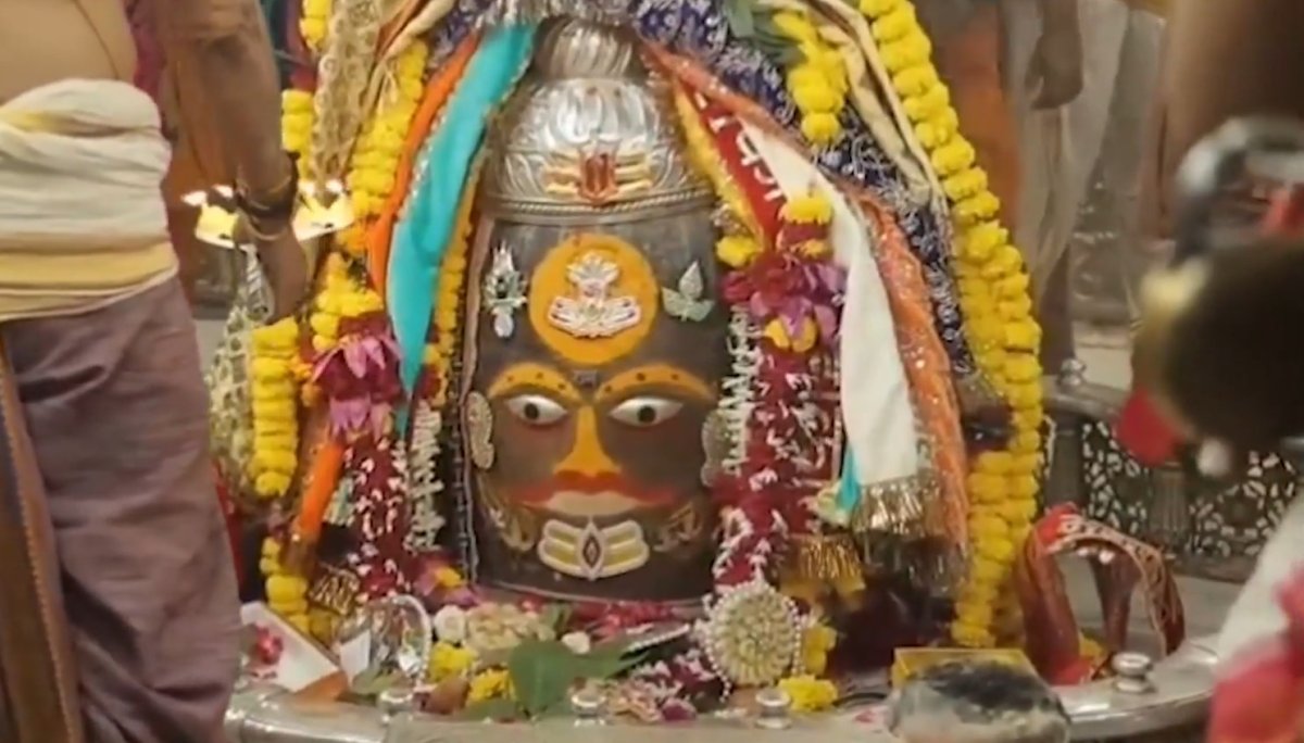 राजा स्वरूप में सजे बाबा महाकाल, भांग-ड्रायफ्रूट से किया गया भव्य शृंगार 