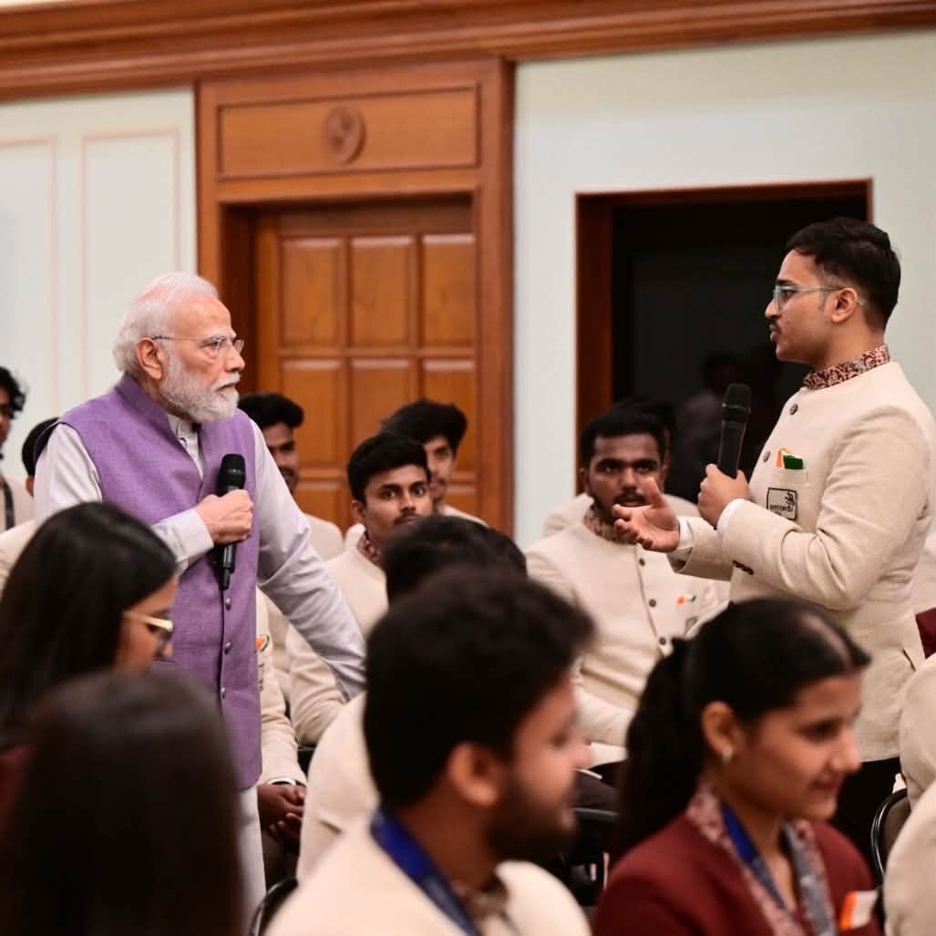 विश्व कौशल 2026: पीएम मोदी ने शंघाई में चमके देश के युवाओं से की मुलाकात, बढ़ाया हौसला