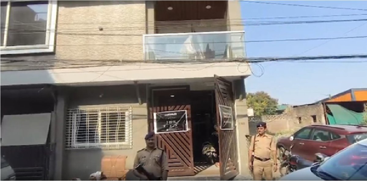 इंदौर के हेड कॉन्स्टेबल के 15 ठिकानों पर लोकायुक्त की छापेमारी, 6.26 करोड़ की संपत्ति का खुलासा