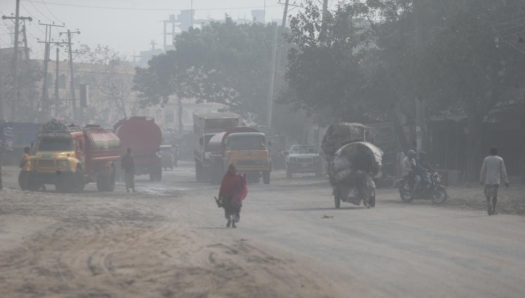 बांग्लादेश: ढाका बना दुनिया का सबसे प्रदूषित शहर, एक्यूआई 300 के पार