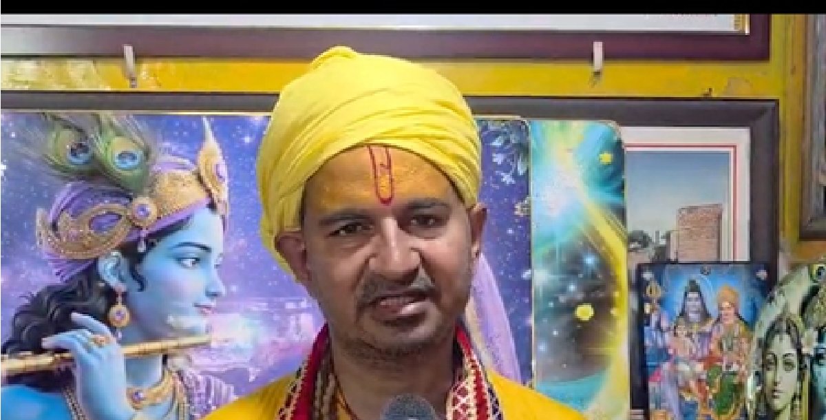 प्रेमानंद महाराज की जान को खतरा, दिनेश शर्मा ने सीएम योगी से की सुरक्षा बढ़ाने की मांग