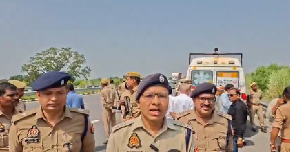 उत्तर प्रदेश: सुल्तानपुर में पूर्वांचल एक्सप्रेसवे पर खड़े ट्रक से टकराई एंबुलेंस, चार लोगों की मौत