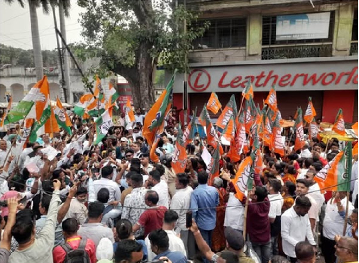 जमशेदपुर में भाजपा-कांग्रेस कार्यकर्ताओं में हिंसक झड़प, पथराव में 10 से अधिक घायल