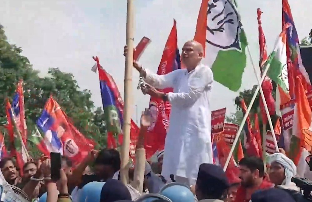 Bihar News : एसआईआर के विरोध में महागठबंधन का राजभवन मार्च, ज्ञानेश कुमार के इस्तीफे की मांग