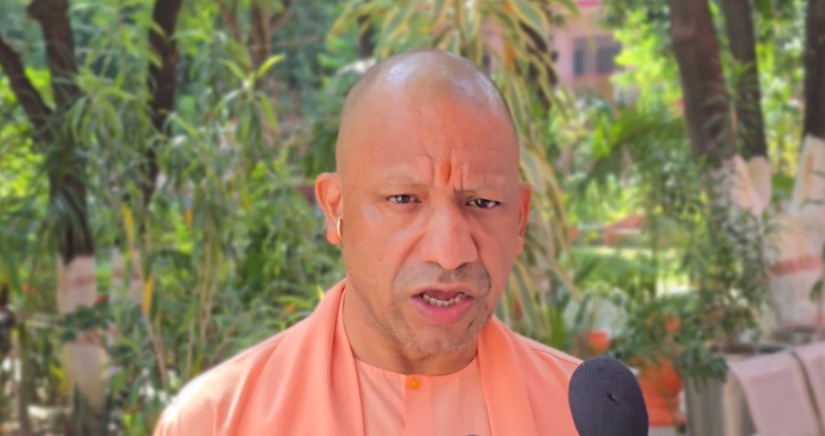 सीएम योगी का कांग्रेस पर तीखा प्रहार; बोले- अराजकता से बाज आए कांग्रेस, वरना जो बचा है वह भी गंवा देगी 