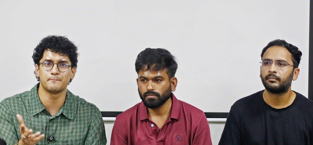 जंतर-मंतर प्रदर्शन से पहले बड़ी कार्रवाई: विमान के अंदर से CJP नेता हिरासत में, मुंबई में तुषार गांधी डिटेन