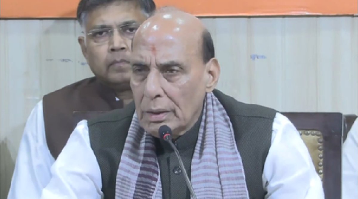 'सपा के समर्थन के बिना रायबरेली सीट भी जीत पाओगे या नहीं?', राजनाथ सिंह का राहुल गांधी पर कटाक्ष