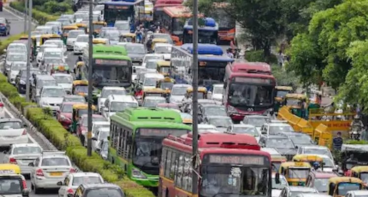 दिल्ली में प्रदर्शन के चलते कई रूटों को किया गया डायवर्ट, जाम से बचने के लिए फॉलो करें ये ट्रैफिक एडवाइजरी 