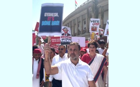एसआईआर के खिलाफ इंडी गठबंधन का प्रदर्शन; निर्वाचन आयोग तक मार्च, विपक्ष ने ईसीई के इस्तीफे की मांग की