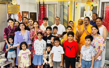 मेरठ: महावीर दिगंबर जैन मंदिर कचहरी रोड में बच्चों ने किया श्रीजी का अभिषेक एवं पूजन