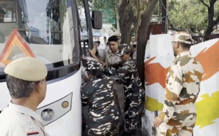 दिल्ली के जंतर-मंतर पर हलचल तेज; कई कंटेंट क्रिएटर्स समेत प्रदर्शनकारी हिरासत में, 4 किमी दायरे में इंटरनेट बंद, 