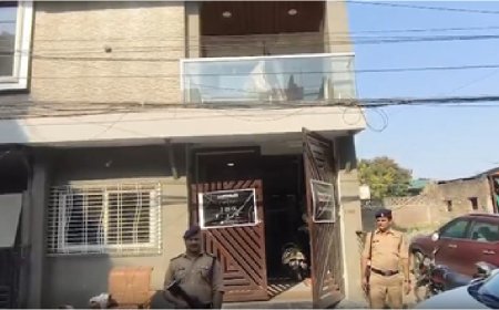 इंदौर के हेड कॉन्स्टेबल के 15 ठिकानों पर लोकायुक्त की छापेमारी, 6.26 करोड़ की संपत्ति का खुलासा