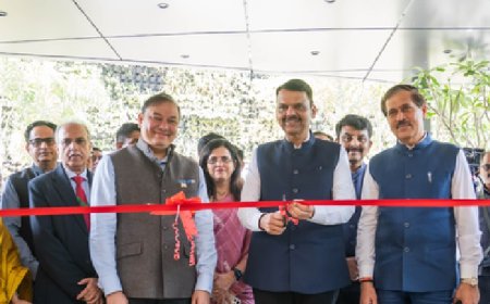 धारावी एक्सपीरियंस सेंटर से इलाके के निवासियों के बीच बढ़ेगा भरोसा: मुख्यमंत्री फडणवीस