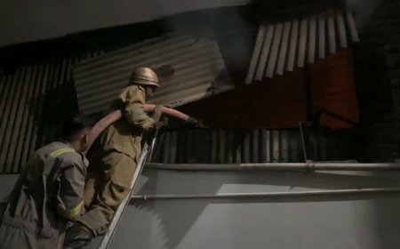 गाजियाबाद की फैक्ट्री में लगी भीषण आग, मचा हड़कंप, 7 दमकल गाड़ियों ने पाया काबू