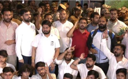 दिल्ली में प्रदर्शन : इंडियन यूथ कांग्रेस के प्रदर्शनकारियों को पुलिस ने किया डिटेन; ट्रैफिक एडवाइजरी भी जारी