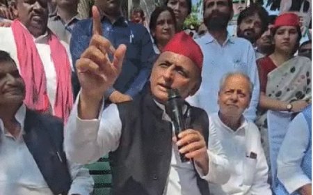 अखिलेश यादव ने BJP सरकार और चुनाव आयोग पर साधा निशाना