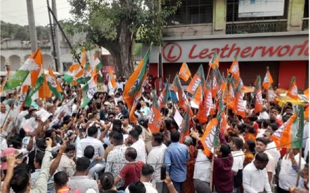 जमशेदपुर में भाजपा-कांग्रेस कार्यकर्ताओं में हिंसक झड़प, पथराव में 10 से अधिक घायल