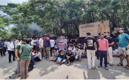 आईआईटी रांची में छात्र की मौत के दूसरे दिन भी आंदोलन जारी, निदेशक के इस्तीफे पर अड़े विद्यार्थी
